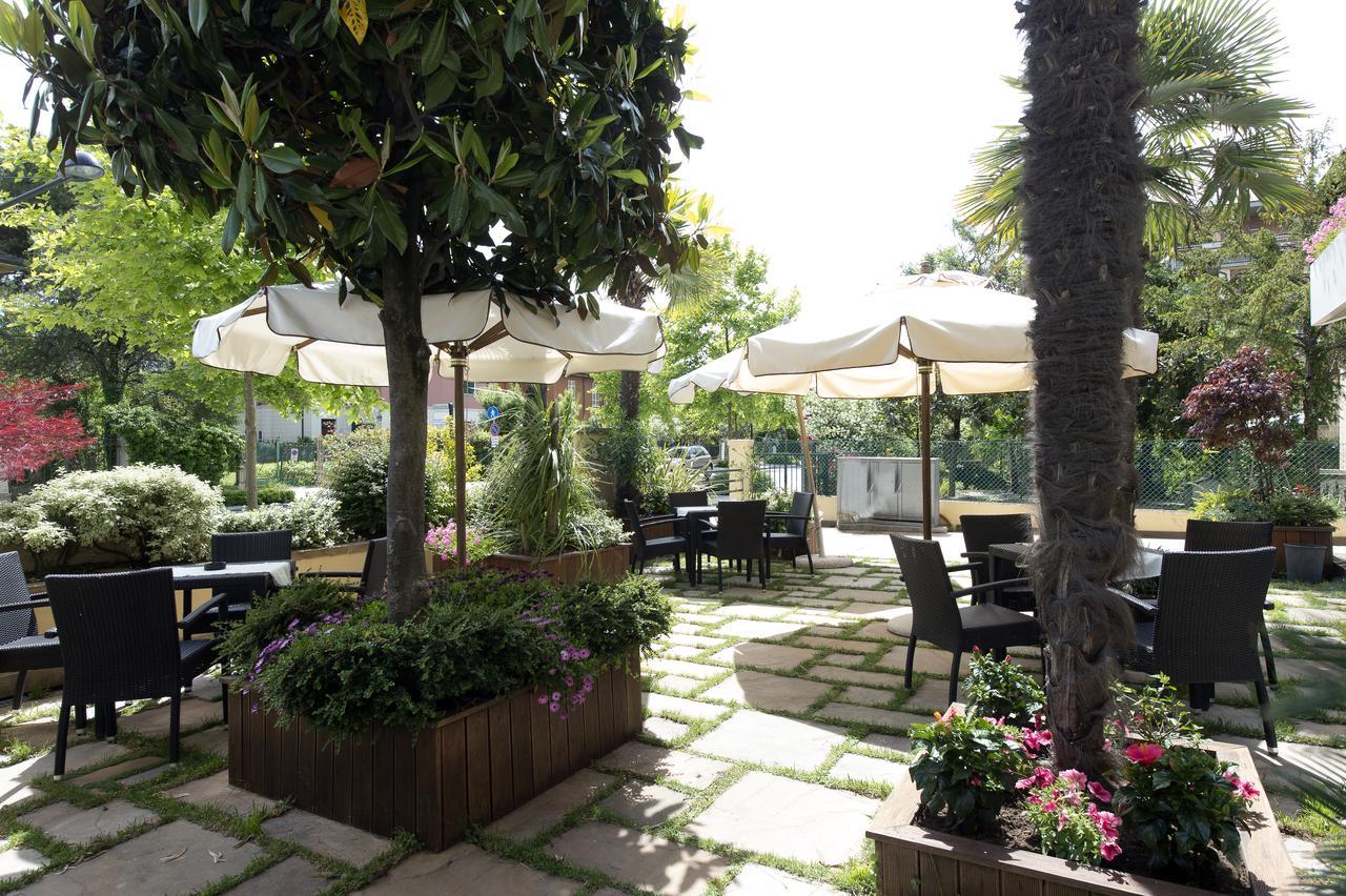 Hotel Rosenblatt Cervia Esterno foto