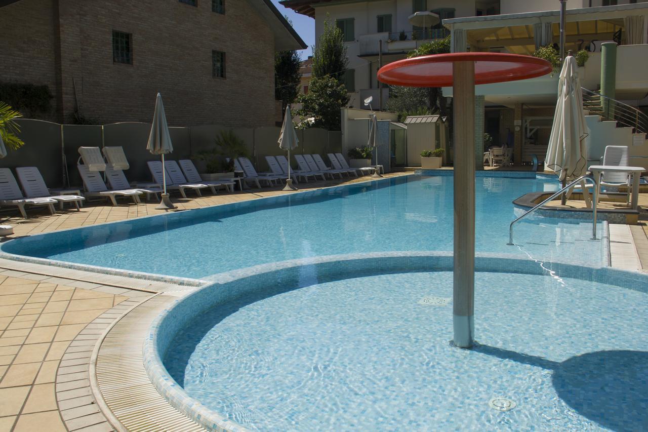 Hotel Rosenblatt Cervia Esterno foto