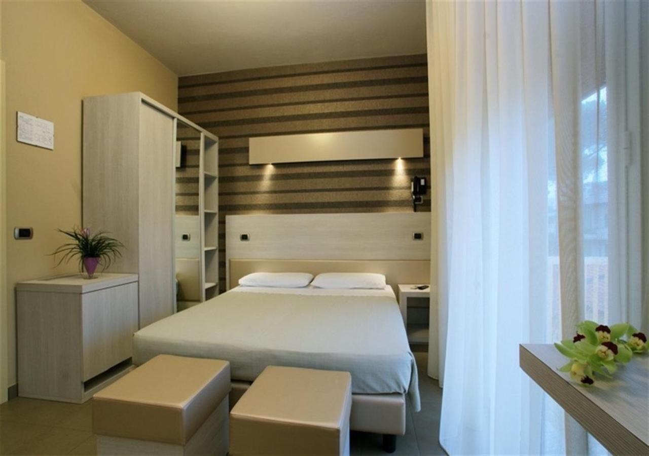 Hotel Rosenblatt Cervia Esterno foto