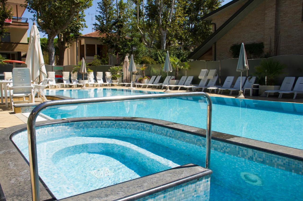 Hotel Rosenblatt Cervia Esterno foto